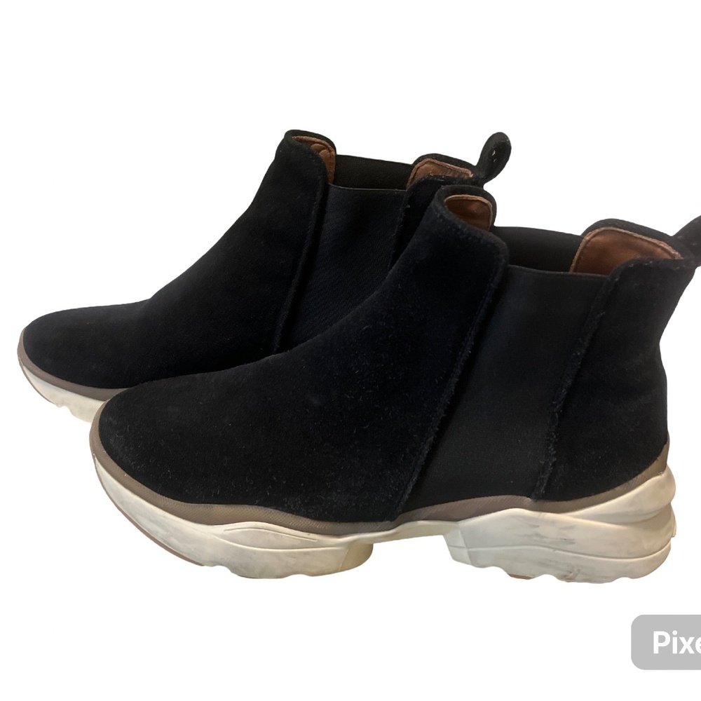 Aquatalia Sz 9.5 Black Suede Chelsea Ankle Boots Chunky Lug Sole Pull On Women's